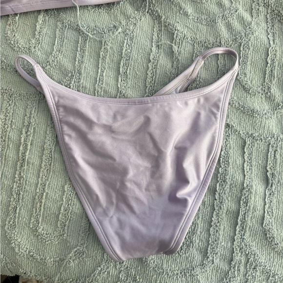 Bikini - Picture 3 of 5